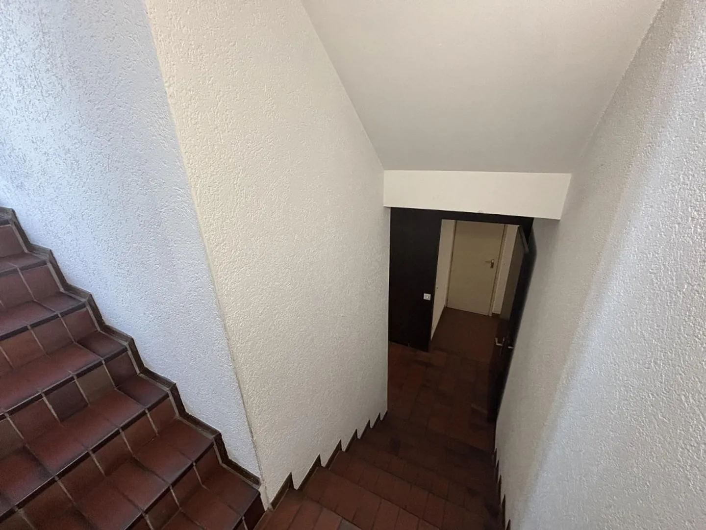 Appartamento elegante e luminoso di 5,5 locali al 1° piano in una posizione soleggiata di un moderno edificio in mattoni a Sorengo - Foto 18 di 31