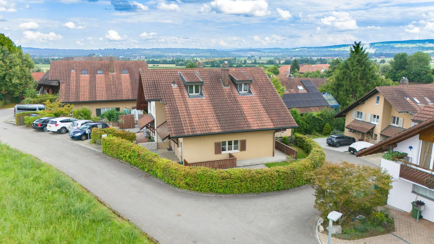 5.5-Room Single-Family House in Seeland: Living for around CHF 740 Mortgage Interest per Month! - Photo 31 of 33