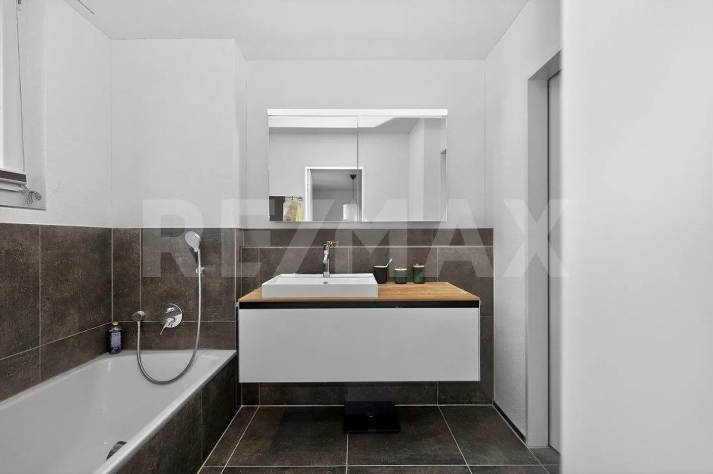 Modernes Apartment mit Terrasse - Foto 10 von 13