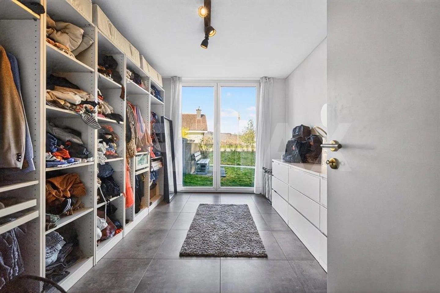 Modernes Apartment mit Terrasse - Foto 12 von 13