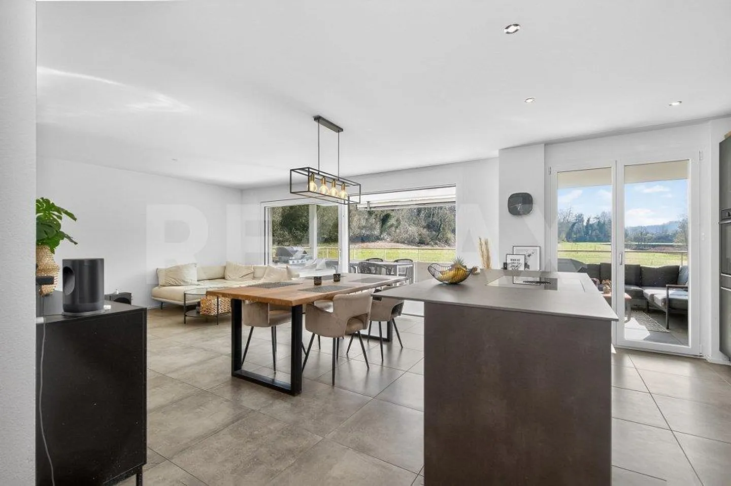 Modernes Apartment mit Terrasse - Foto 8 von 13