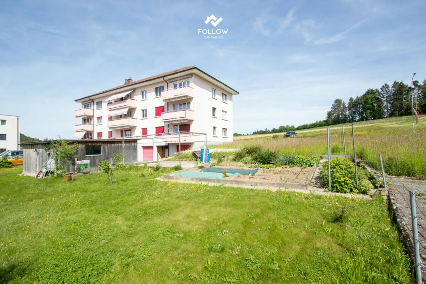 Mehrfamilienhaus mit Entwicklungspotenzial und zusätzlicher Bauparzelle in Heitenried - Photo 1 of 13