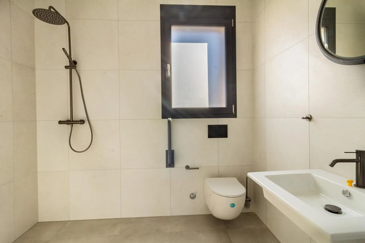 Nuovi uffici e studi con una superficie totale di circa 360 m2 in costruzione grezza - Foto 9 di 16