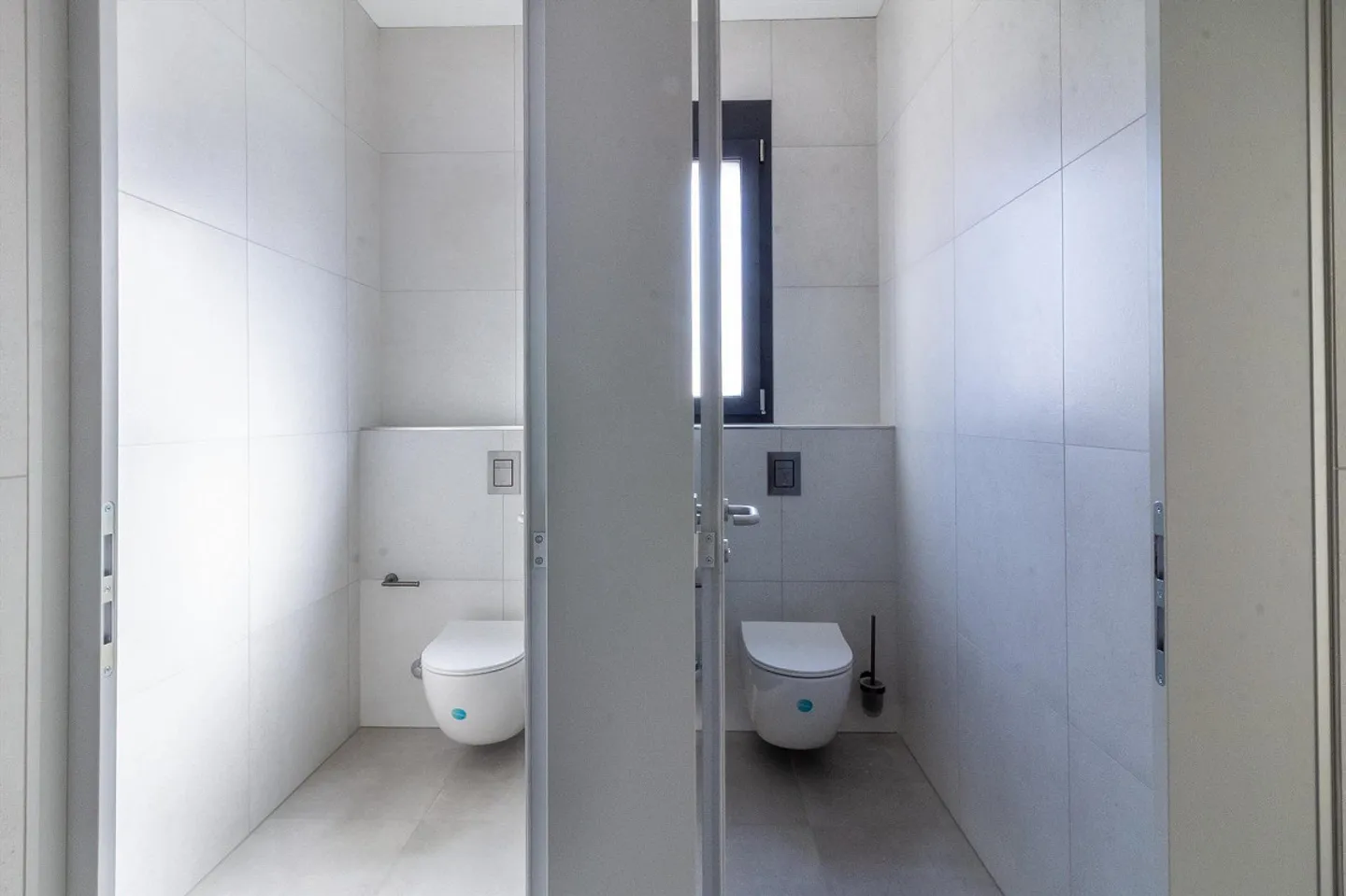 Nuovi uffici e studi con una superficie totale di circa 360 m2 in costruzione grezza - Foto 11 di 16