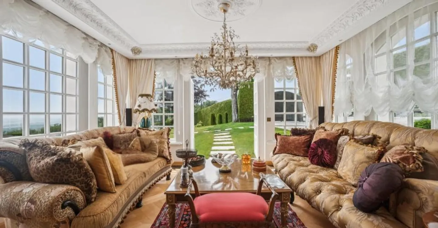 Proprietà prestigiosa con piscina, privacy e vista lago - Foto 3 di 8