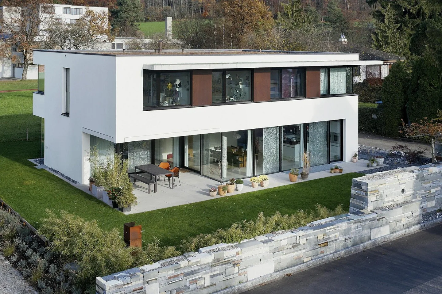Exclusive 6½-room single-family house in a quiet location with a large garden - Photo 3 of 13