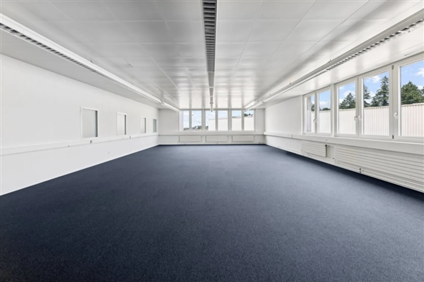 Flexible commercial space with daylight - Photo 2 of 11