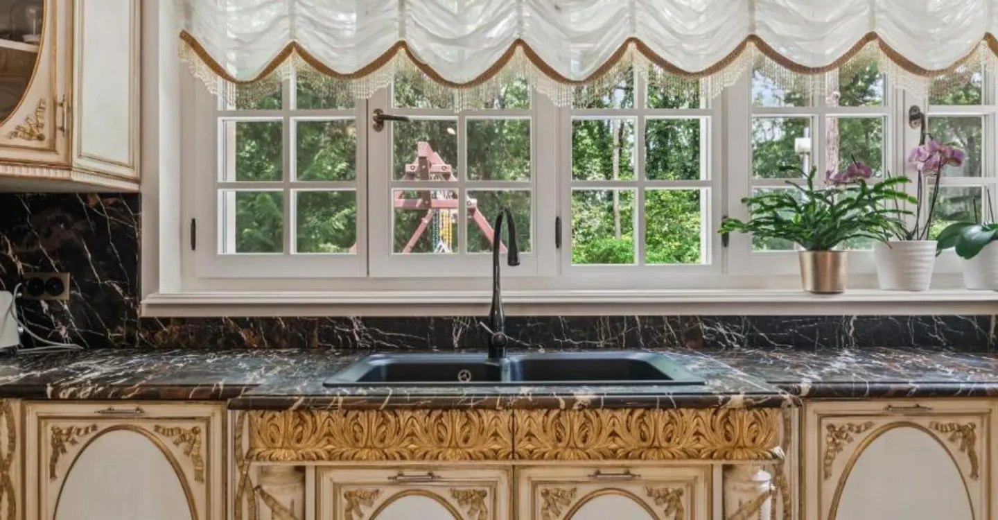 Proprietà prestigiosa con piscina, privacy e vista lago - Foto 4 di 8