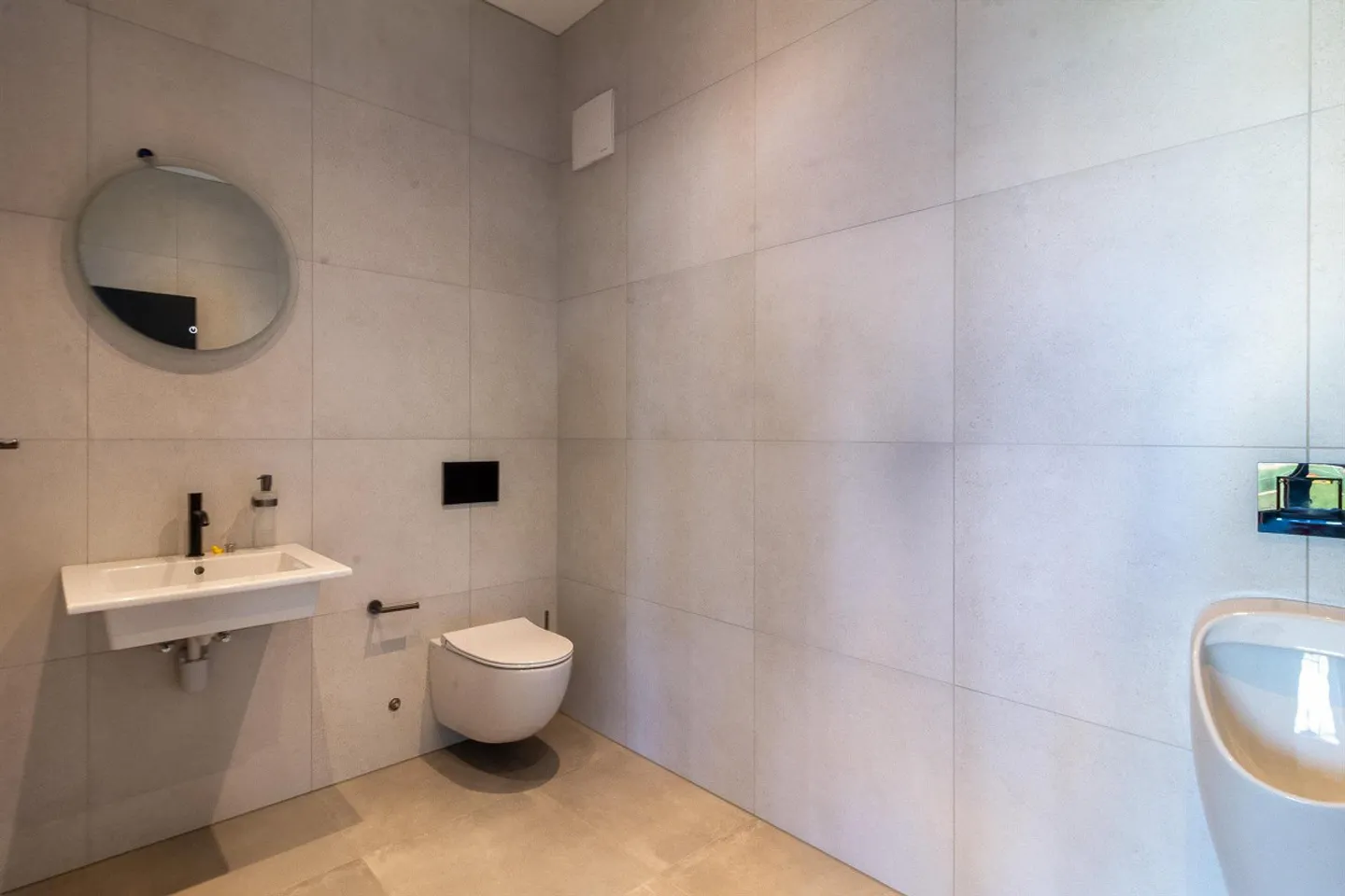 Nuovi uffici e studi con una superficie totale di circa 360 m2 in costruzione grezza - Foto 8 di 16