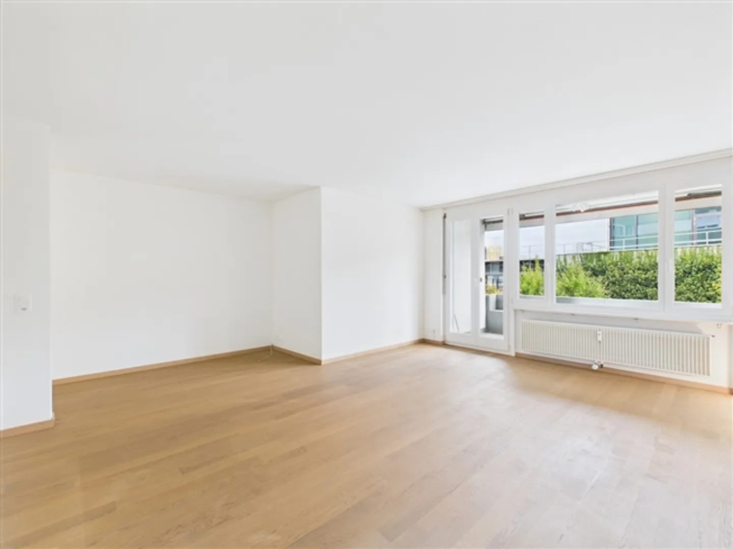 SENSO DI SPAZIO AMPIO CON UN'ATMOSFERA ABITATIVA LUMINOSA - Foto 2 di 12