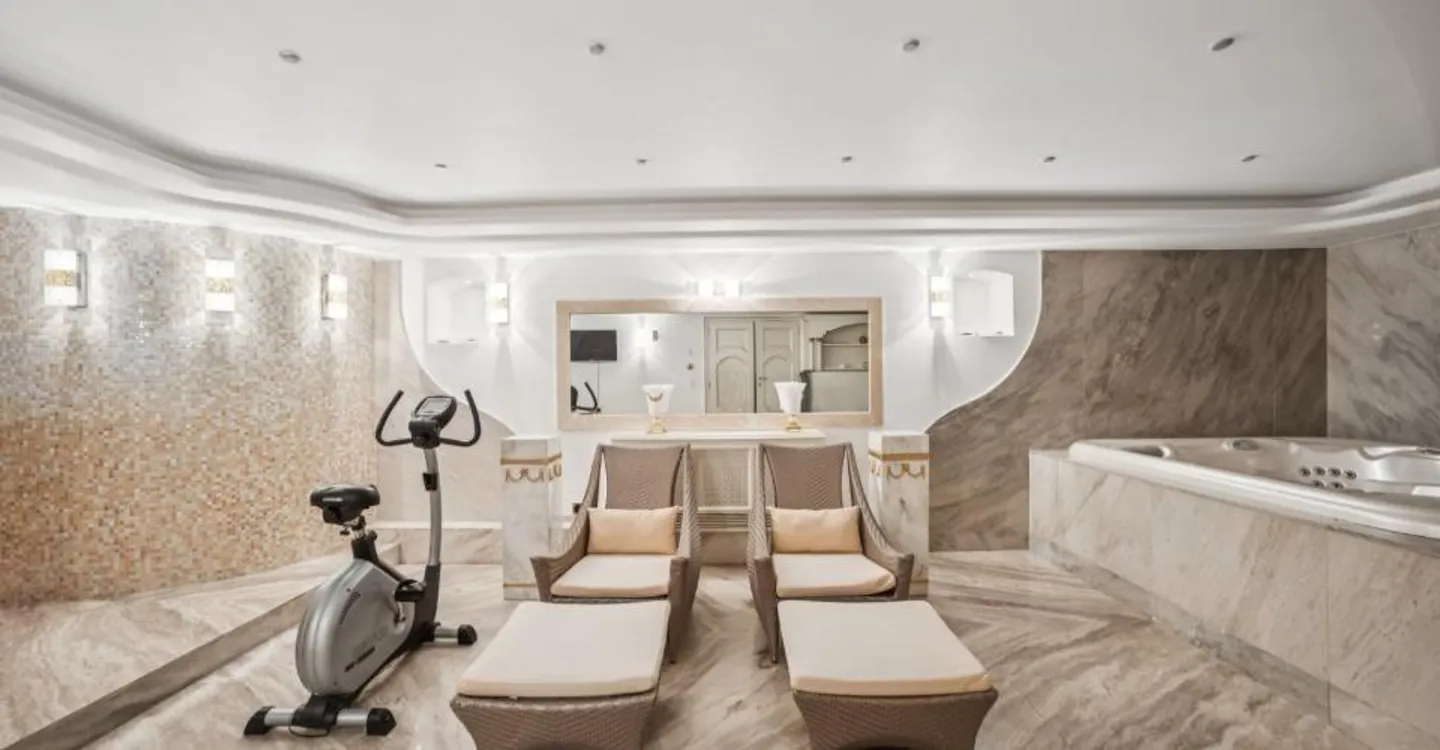 Proprietà prestigiosa con piscina, privacy e vista lago - Foto 6 di 8