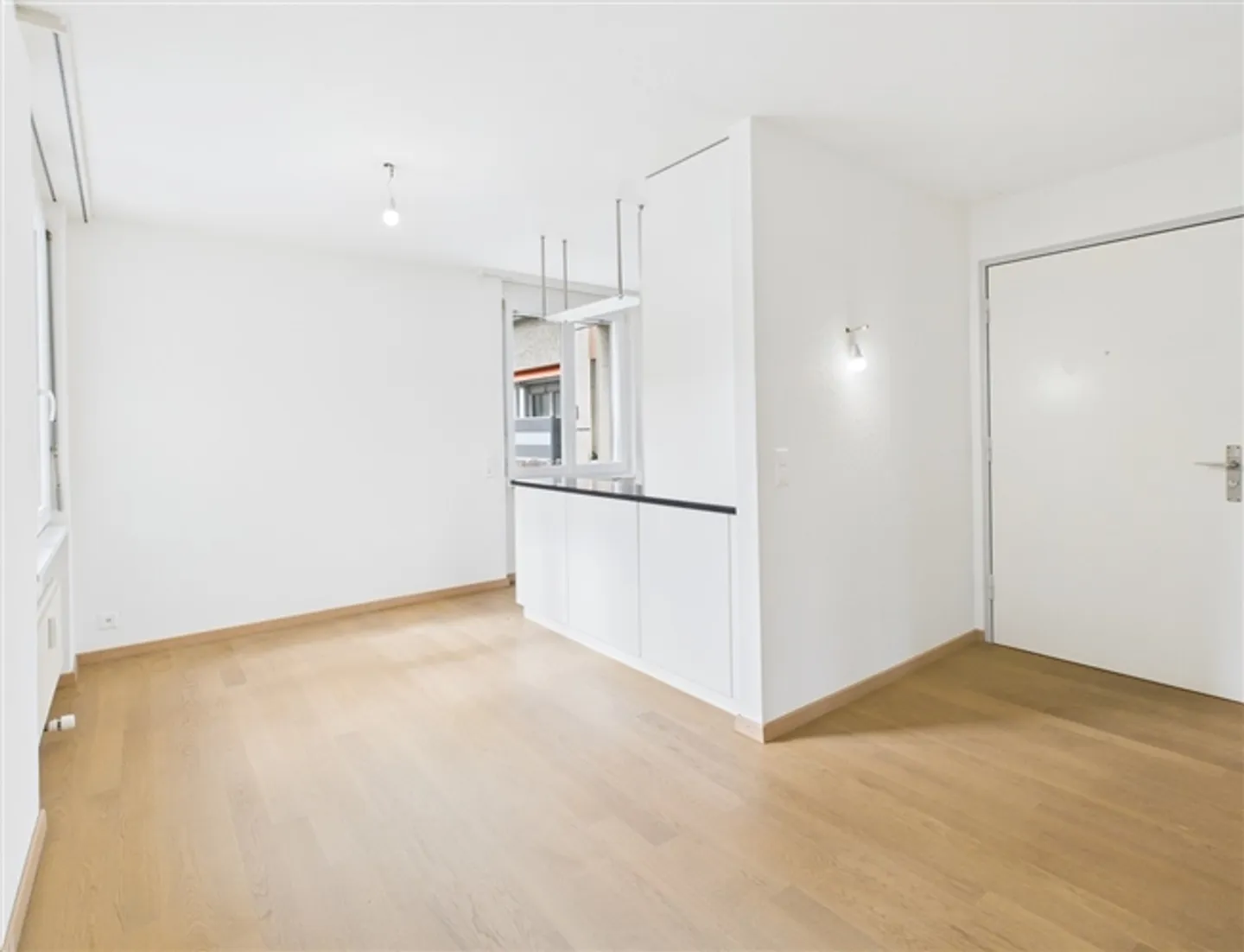 SENSO DI SPAZIO AMPIO CON UN'ATMOSFERA ABITATIVA LUMINOSA - Foto 4 di 12