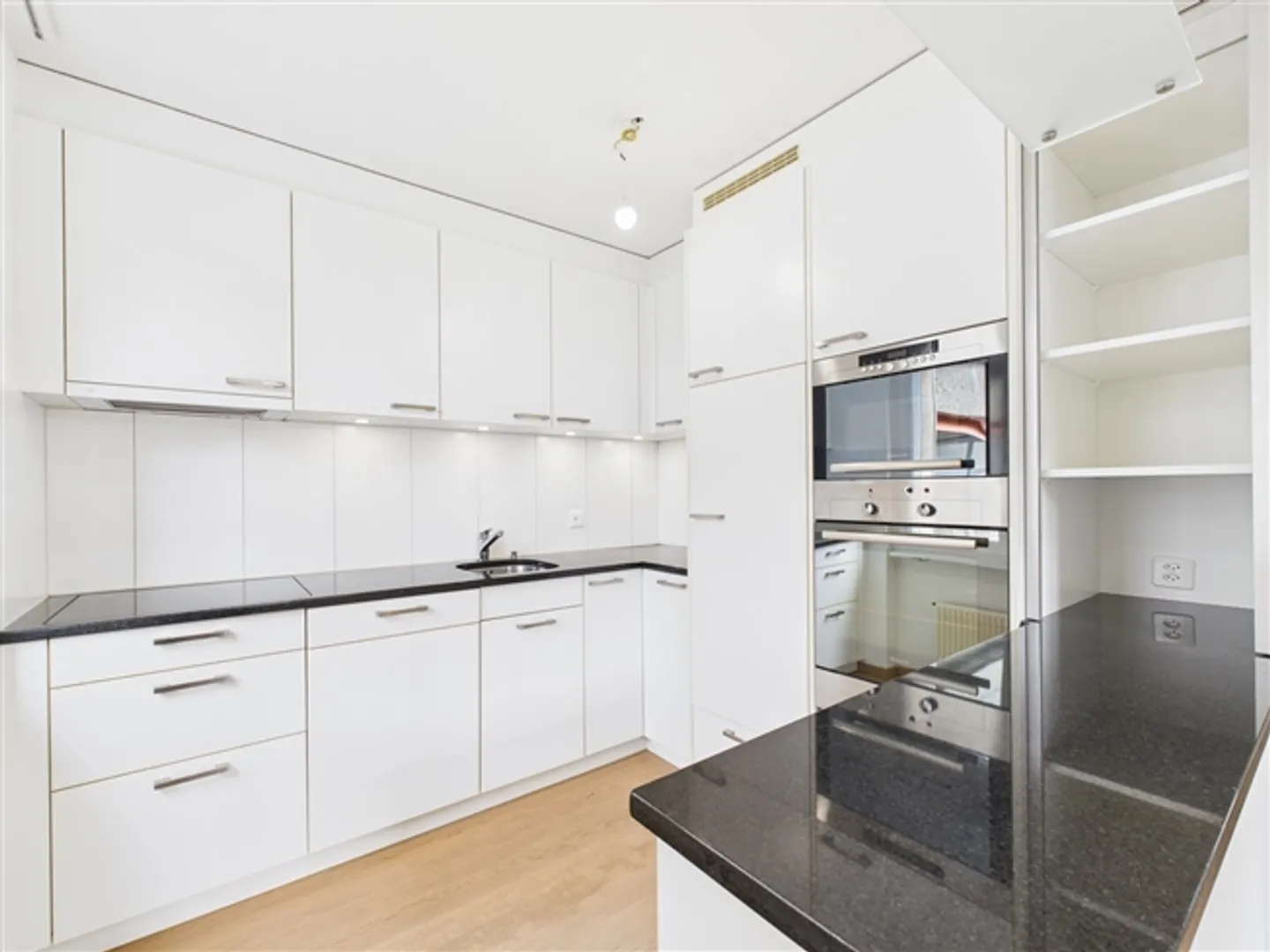 SENSO DI SPAZIO AMPIO CON UN'ATMOSFERA ABITATIVA LUMINOSA - Foto 5 di 12