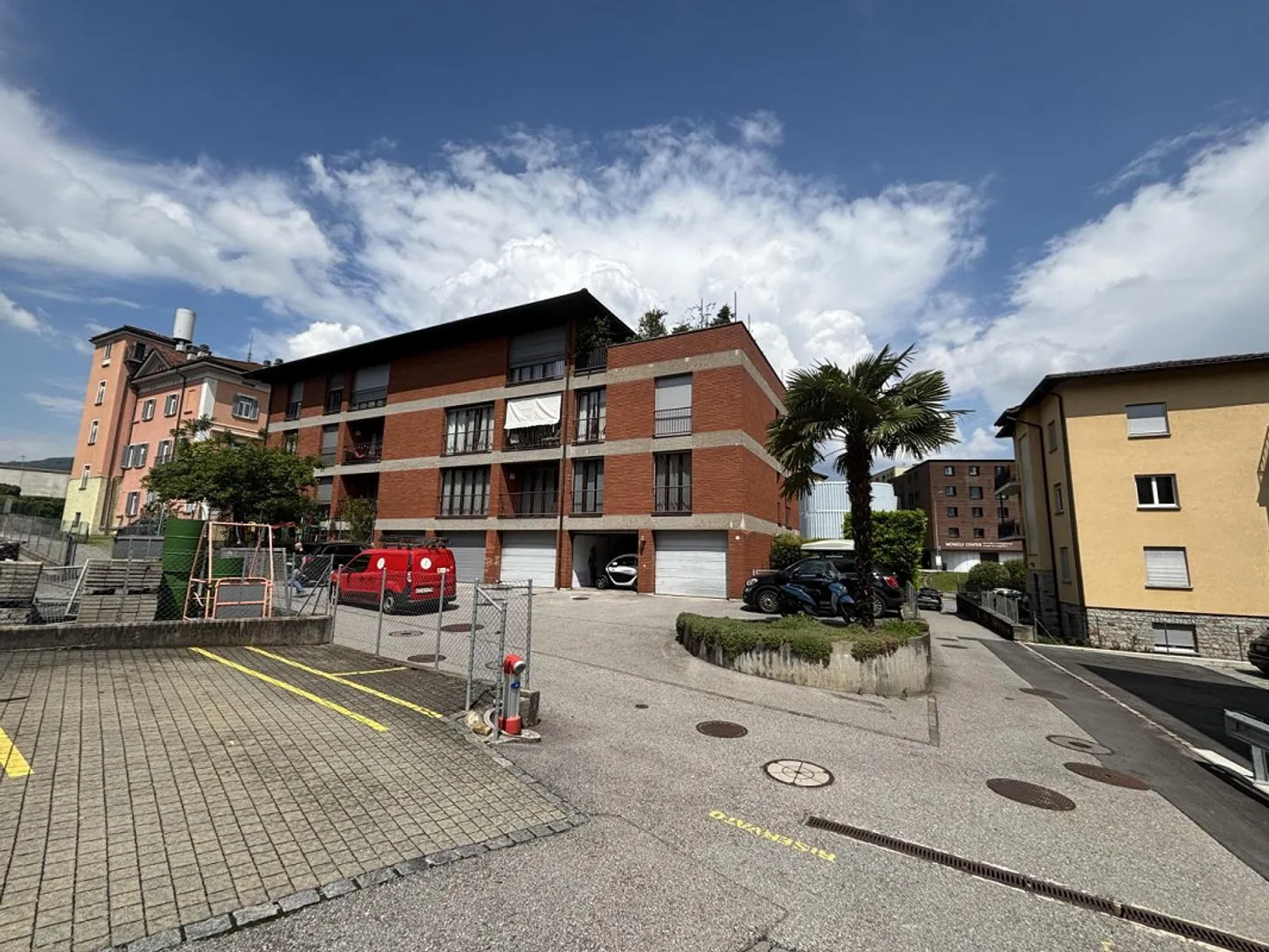 Appartamento elegante e luminoso di 5,5 locali al 1° piano in una posizione soleggiata di un moderno edificio in mattoni a Sorengo - Foto 24 di 31