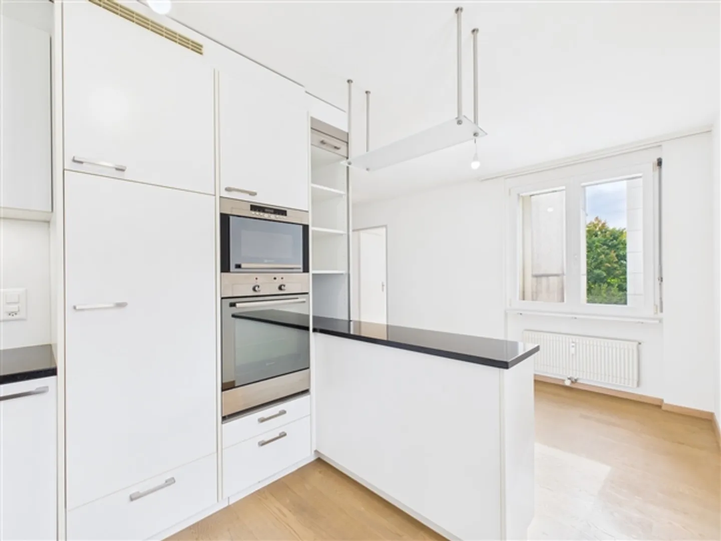 SENSO DI SPAZIO AMPIO CON UN'ATMOSFERA ABITATIVA LUMINOSA - Foto 6 di 12