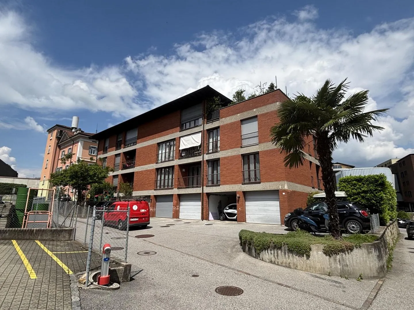 Appartamento elegante e luminoso di 5,5 locali al 1° piano in una posizione soleggiata di un moderno edificio in mattoni a Sorengo - Foto 26 di 31