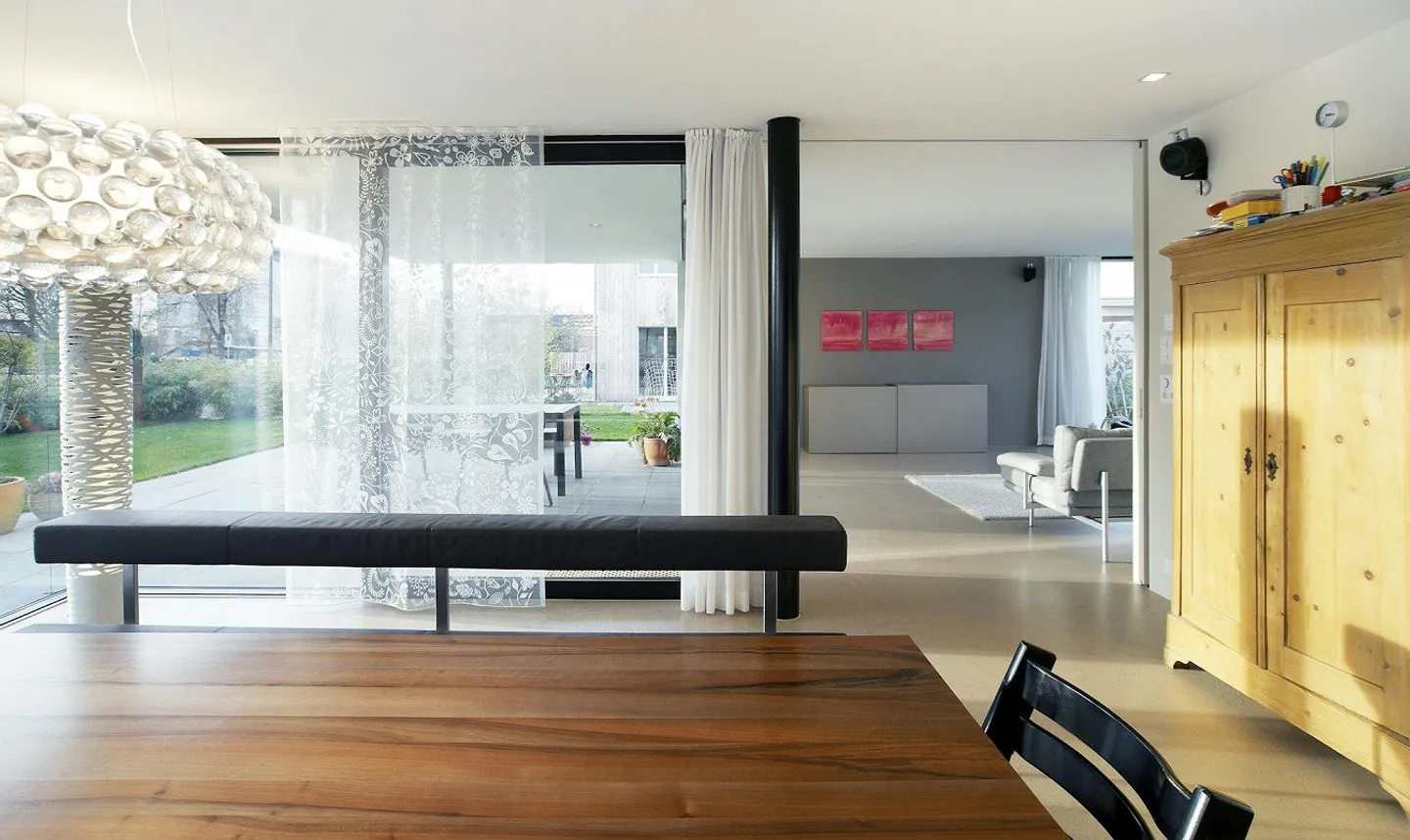Exclusive 6½-room single-family house in a quiet location with a large garden - Photo 10 of 13