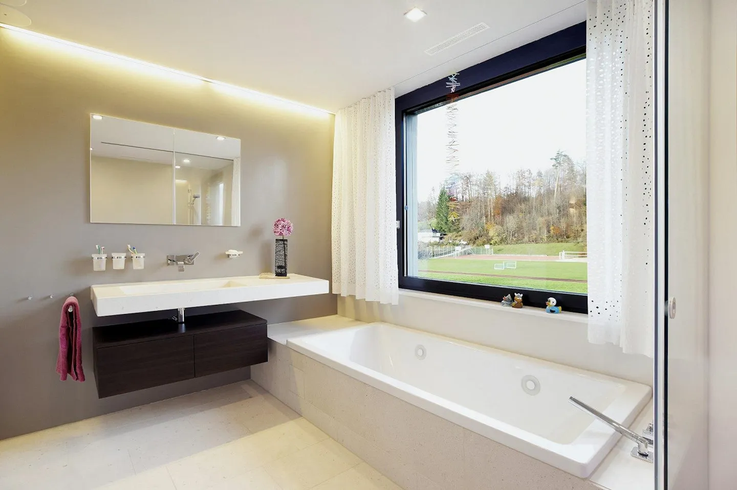 Exclusive 6½-room single-family house in a quiet location with a large garden - Photo 12 of 13