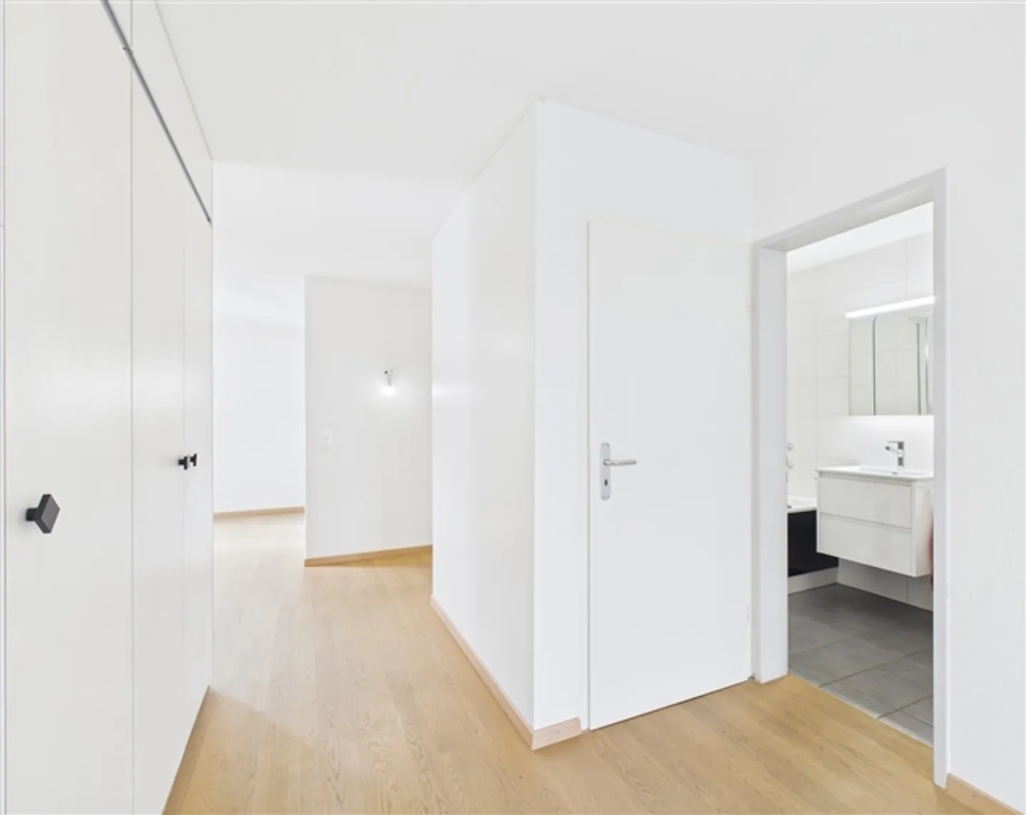 SENSO DI SPAZIO AMPIO CON UN'ATMOSFERA ABITATIVA LUMINOSA - Foto 7 di 12