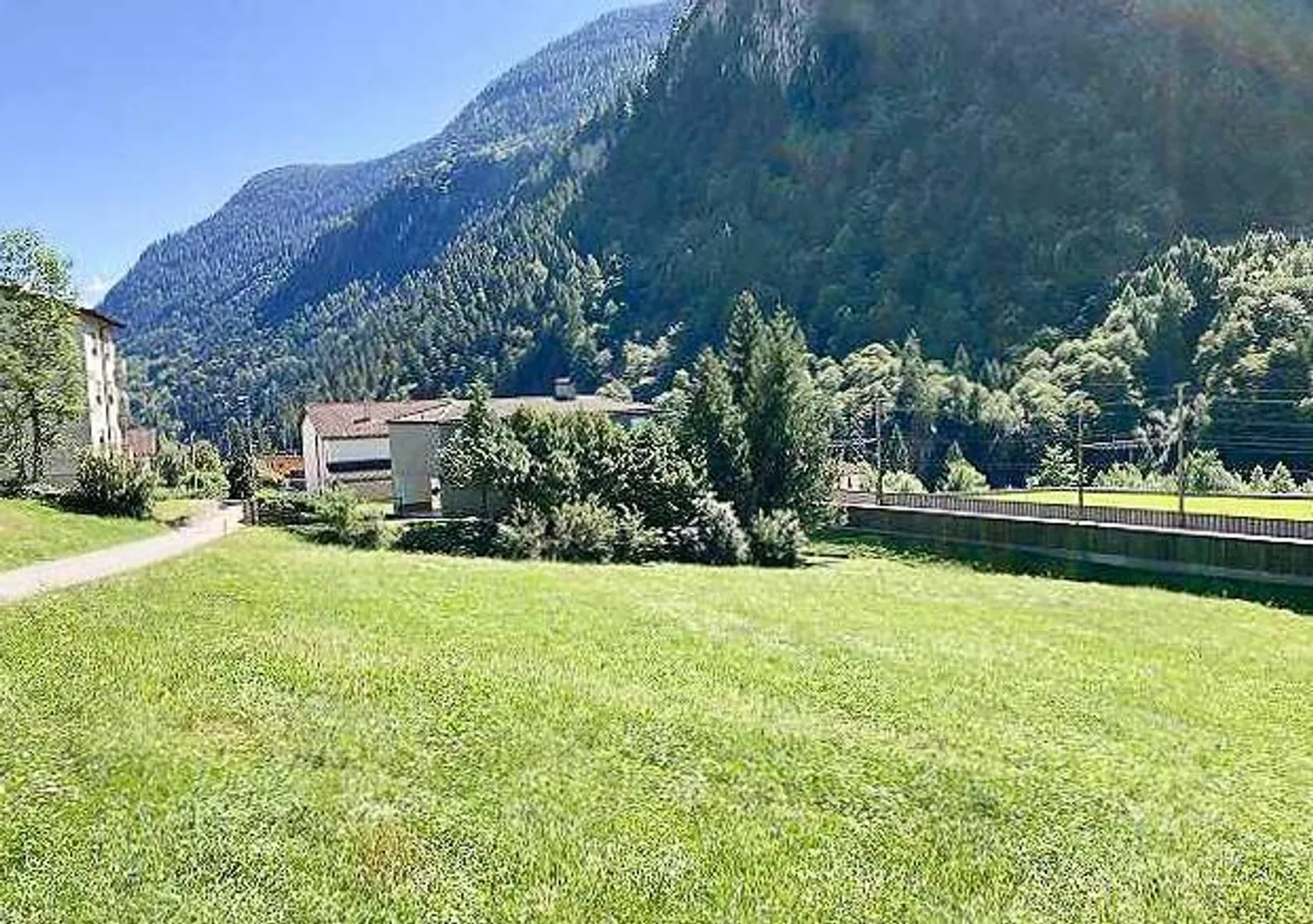 Projet de construction pour deux maisons individuelles de 5 1/2 pièces - Photo 2 sur 13