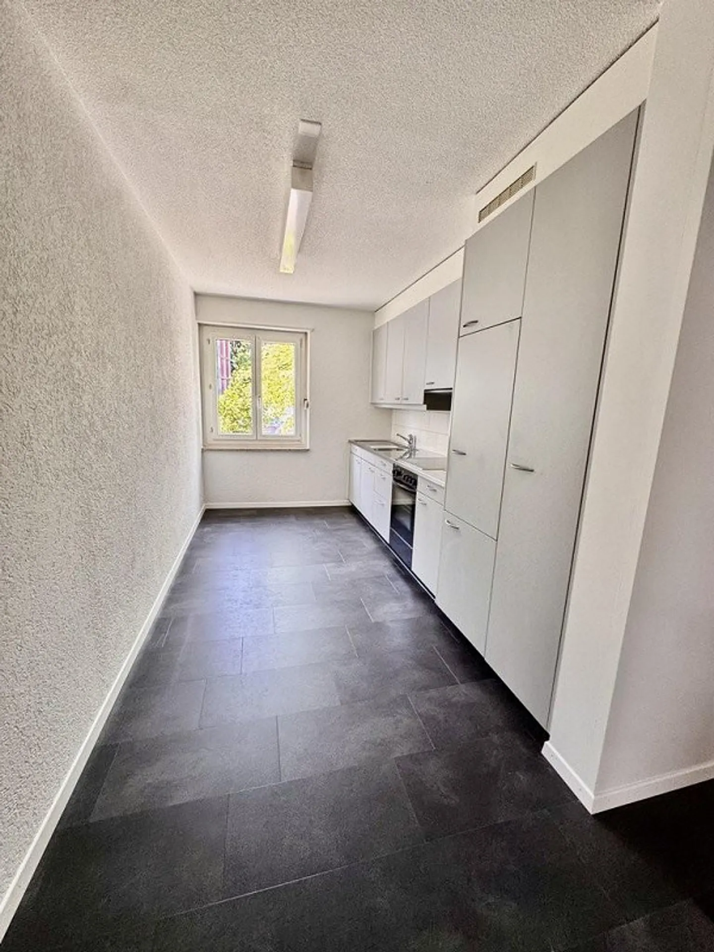 Wohnen im beliebten Sonnenfeld, direkt bei der Stadt Thun! - Foto 2 von 12