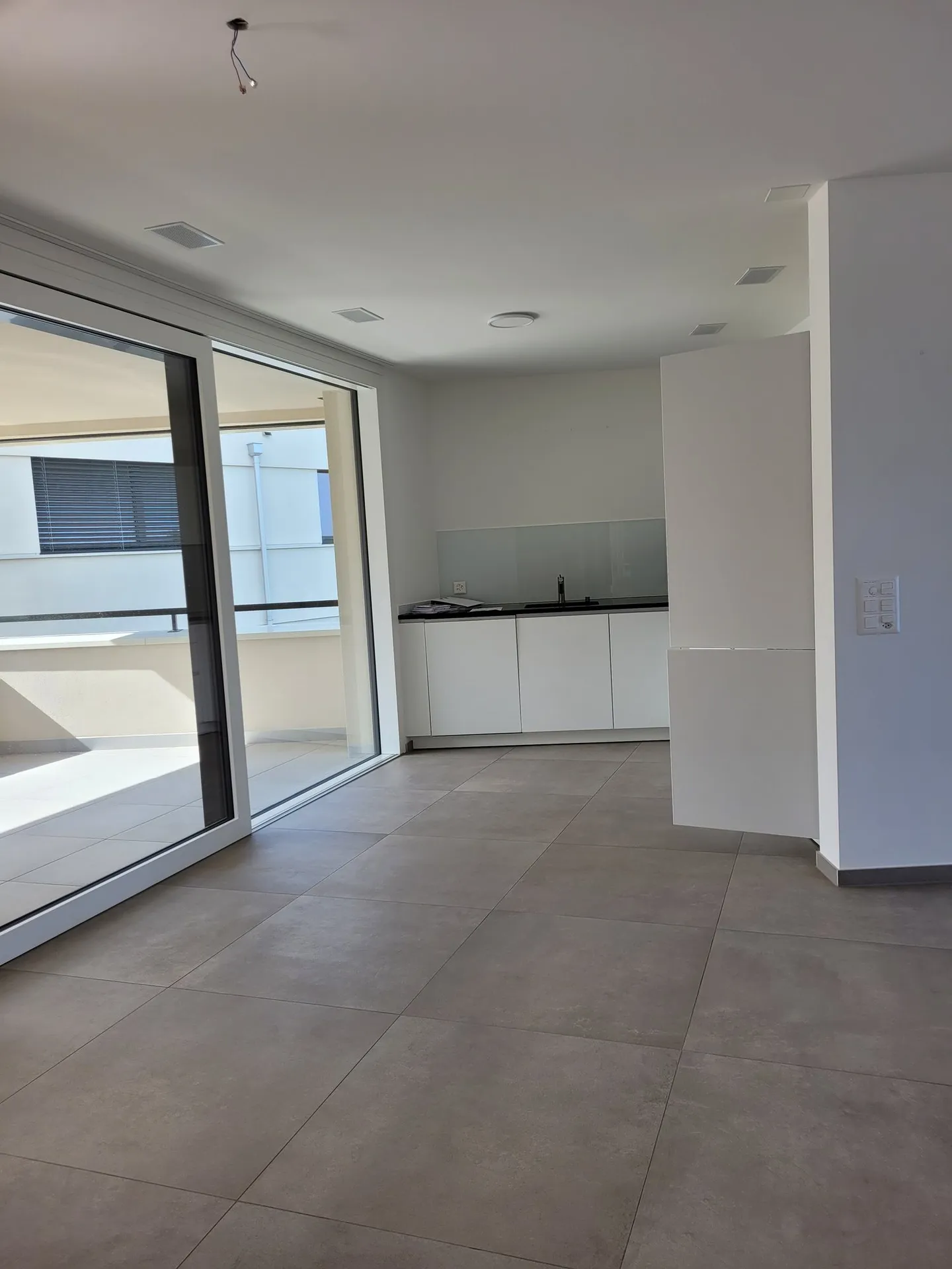 Moderno appartamento di 3,5 locali (con lavatrice, asciugatrice e locale hobby) a Nespelmattweg - Foto 2 di 15