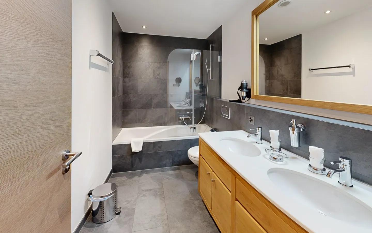 Central Living in Zermatt / First Apartment - Photo 10 of 13