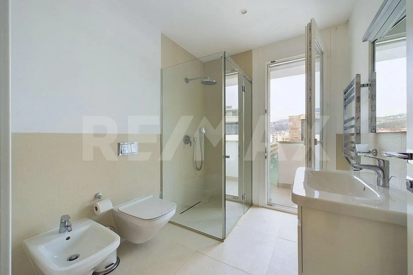 Elegant Penthouse with Partial View of Lake Lugano - Photo 8 of 13