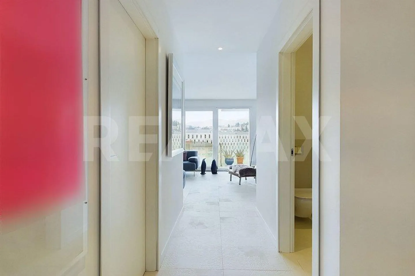 Elegant Penthouse with Partial View of Lake Lugano - Photo 10 of 13