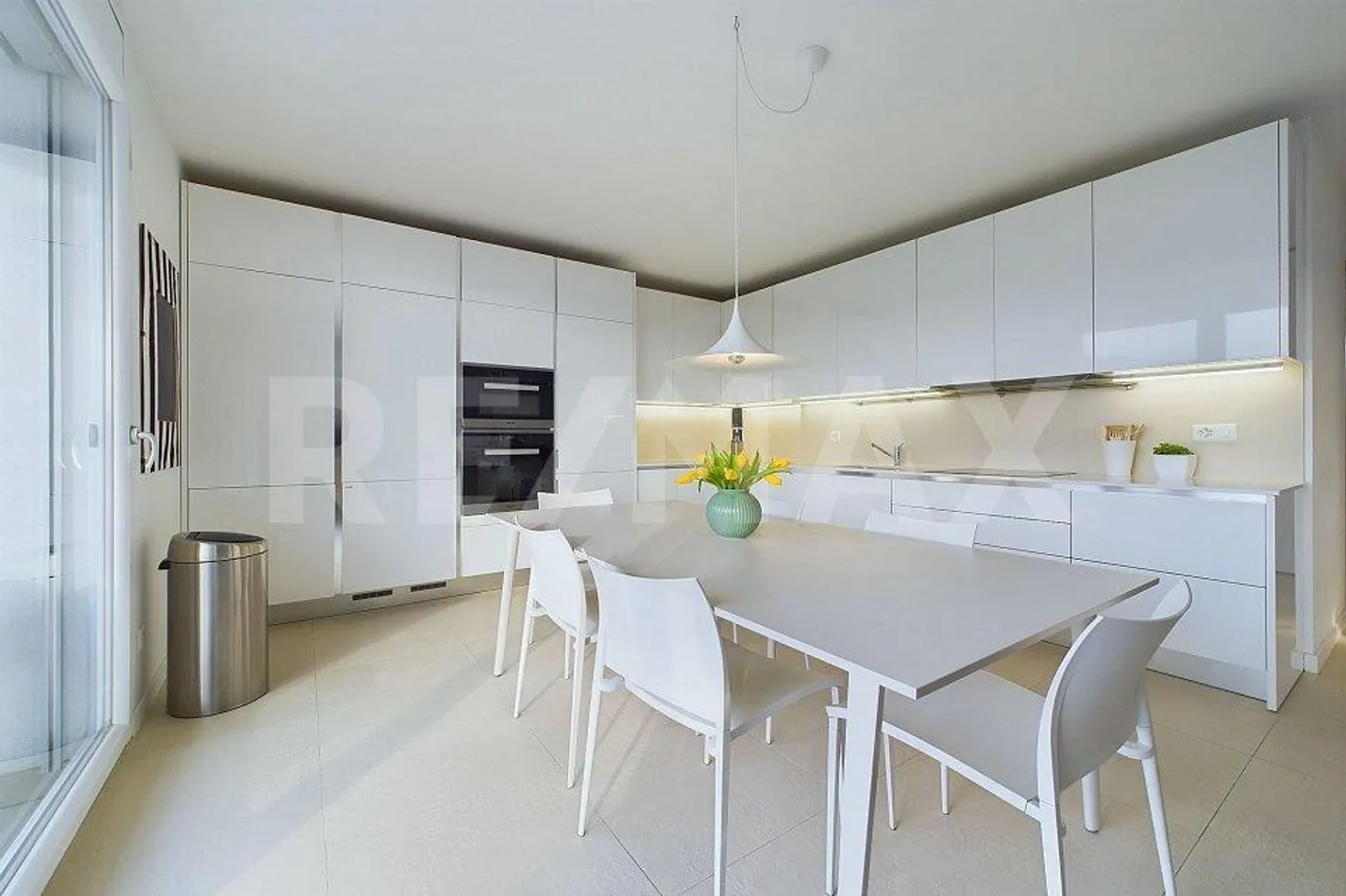 Elegant Penthouse with Partial View of Lake Lugano - Photo 11 of 13