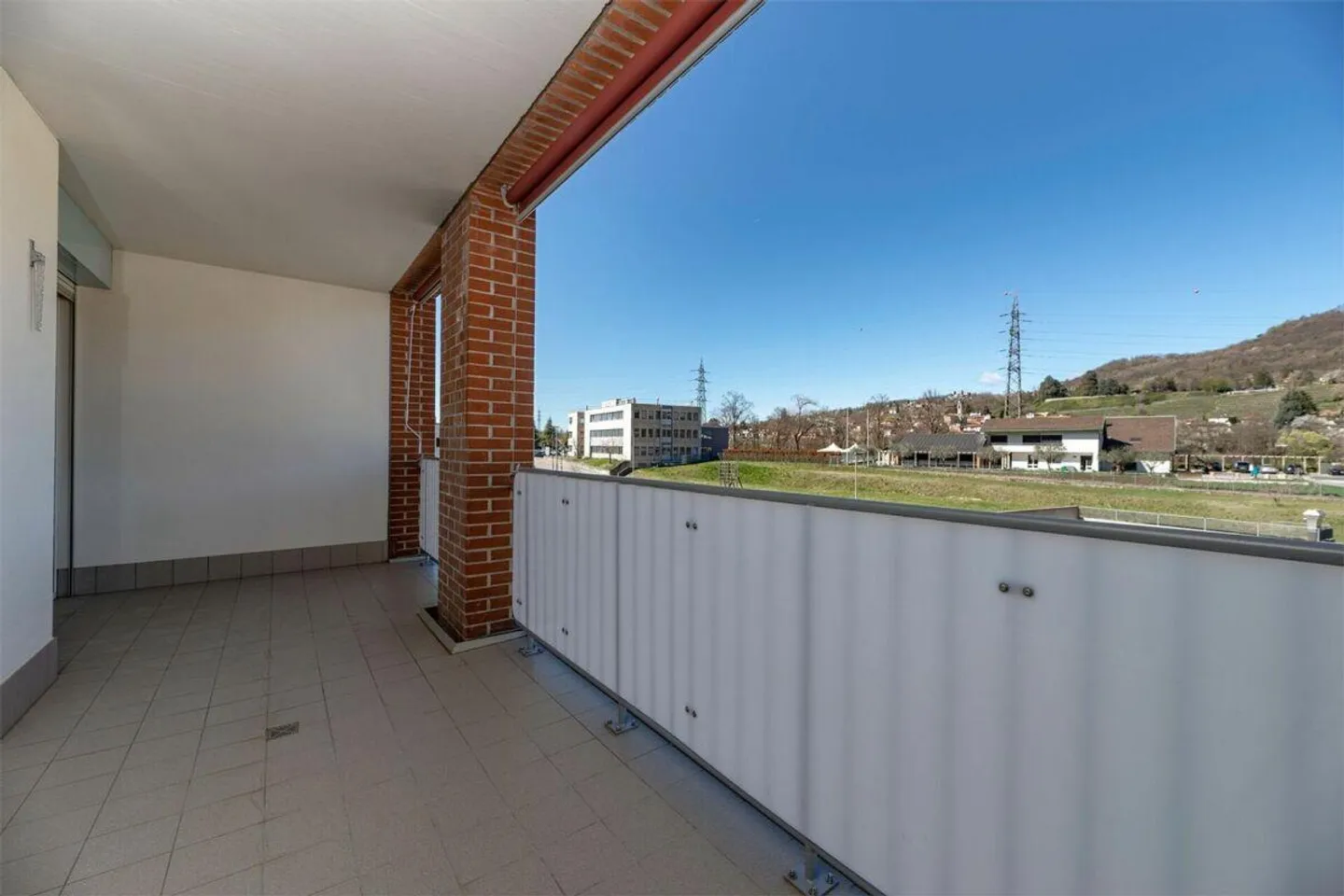 Spacious Garden Apartment - Photo 3 of 7