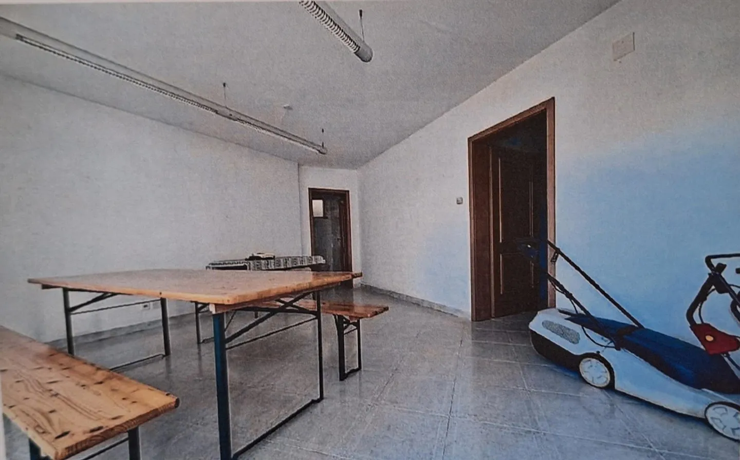 3 spazi commerciali nel seminterrato con WC + angolo cottura - Foto 2 di 5