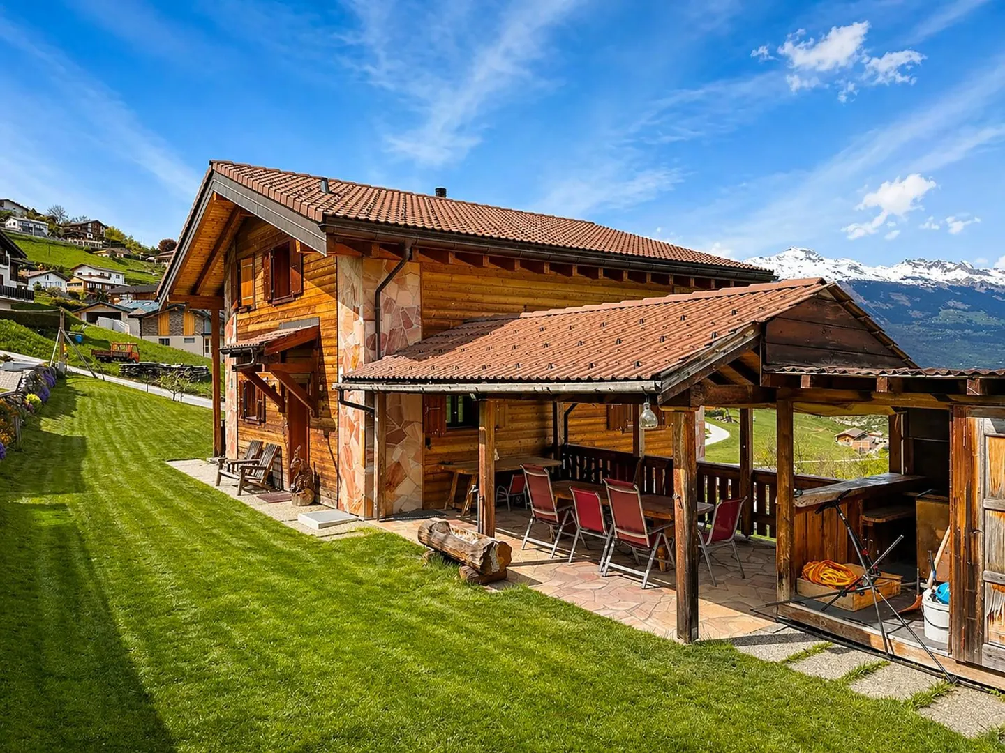 Villa 6 Zimmer - Foto 1 von 13