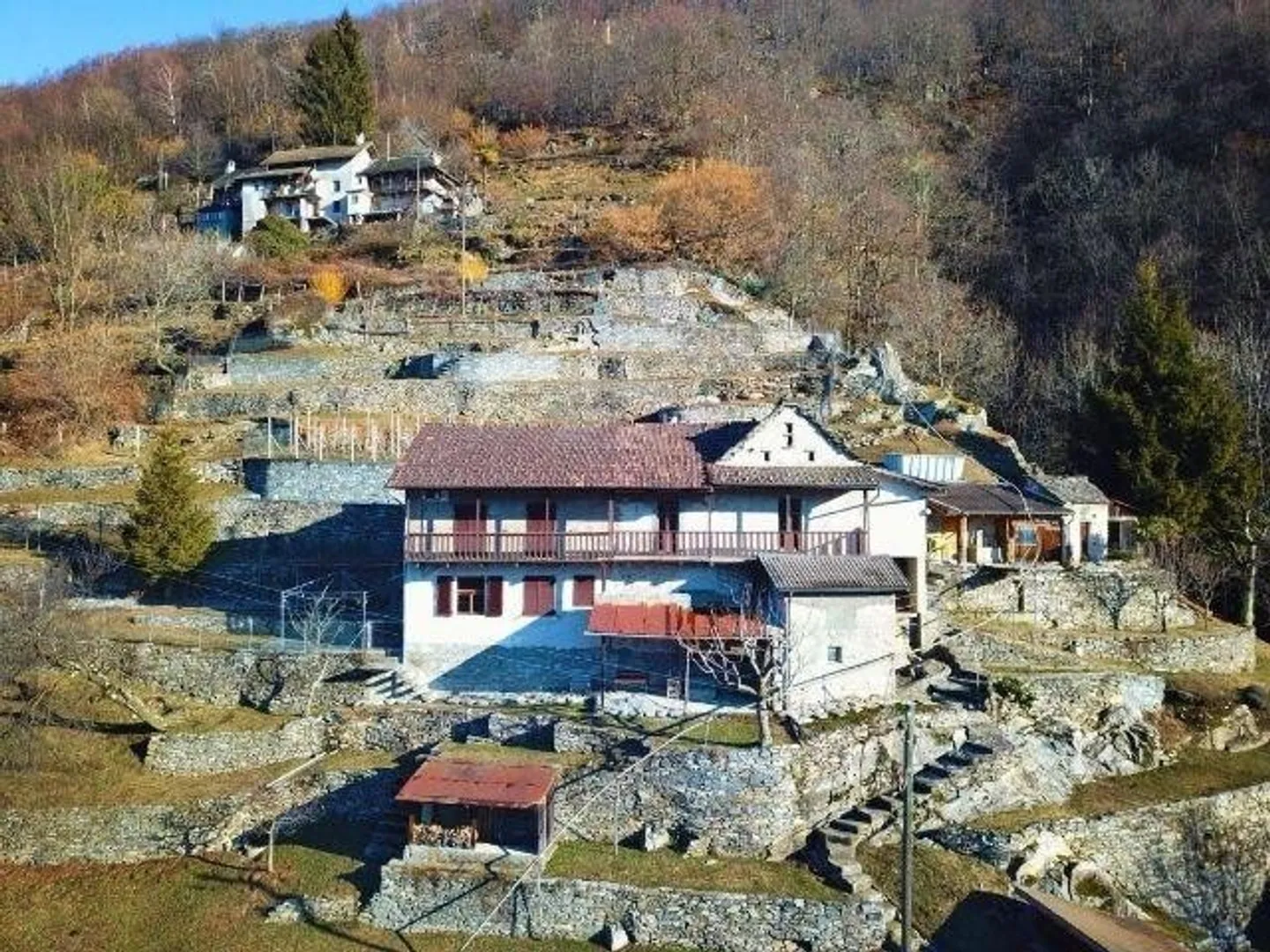 Semi-detached house with large land immersed in nature - Photo 1 of 13