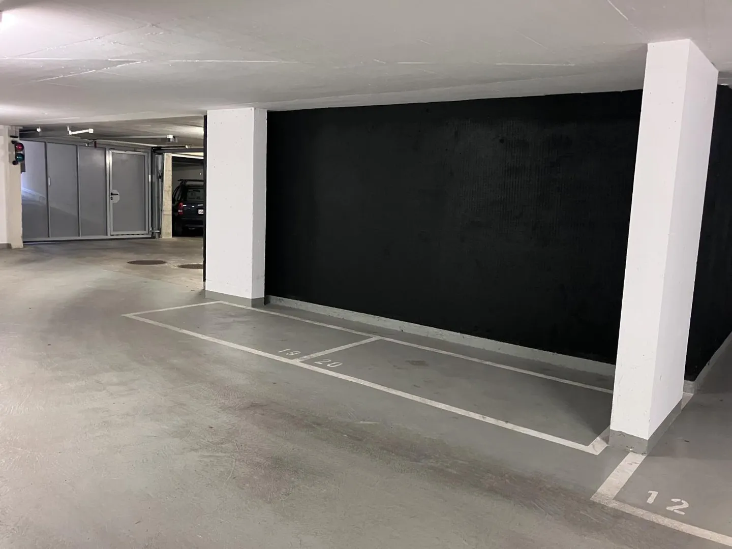 Überdachter Motorradparkplatz 1 Stück - Foto 1 von 8