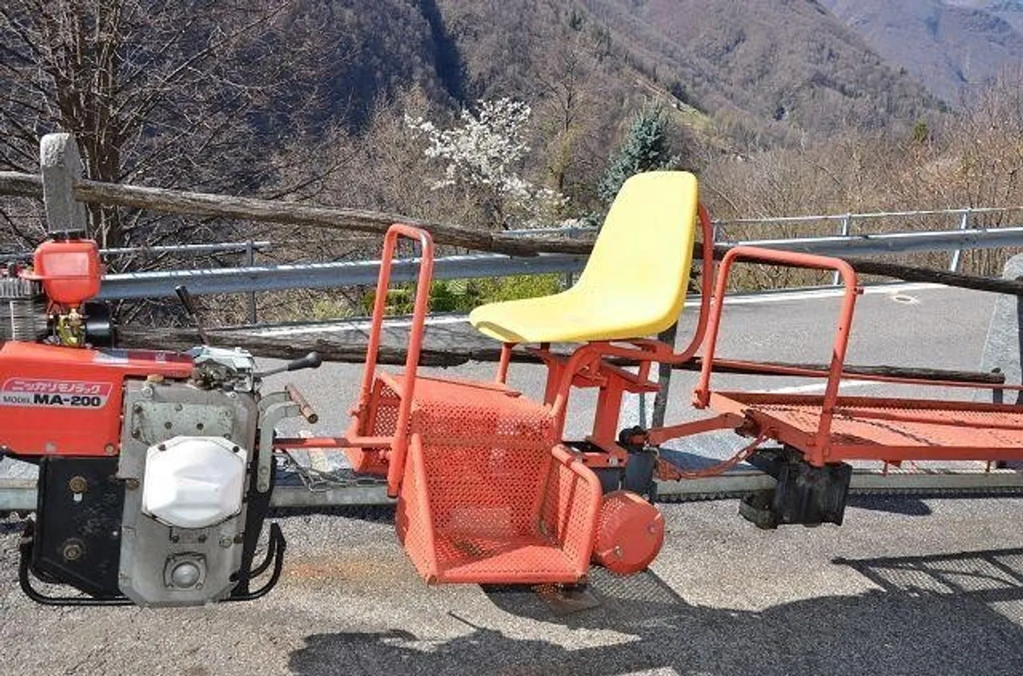 Semi-detached house with large land immersed in nature - Photo 2 of 13