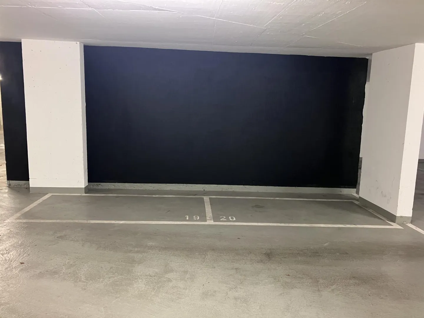Überdachter Motorradparkplatz 1 Stück - Foto 3 von 8