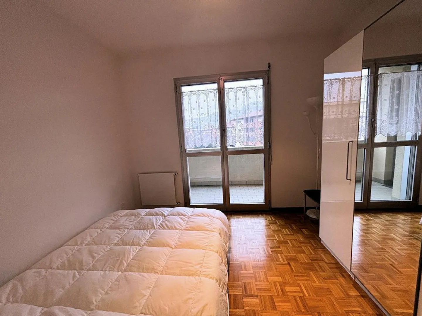 Spacieux 3.5 pièces avec jardin commun et dans une position stratégique - Photo 9 sur 14