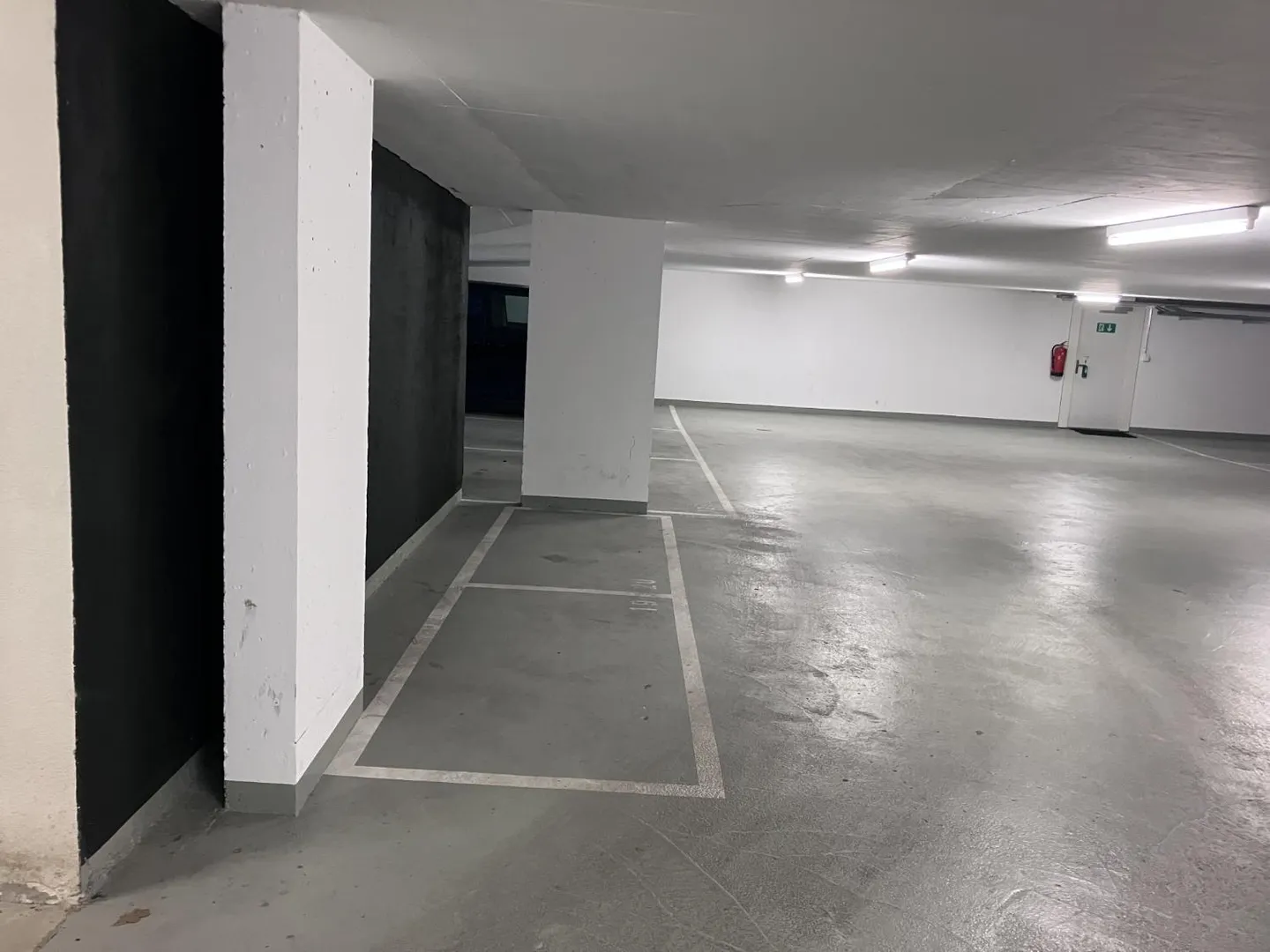 Überdachter Motorradparkplatz 1 Stück - Foto 2 von 8