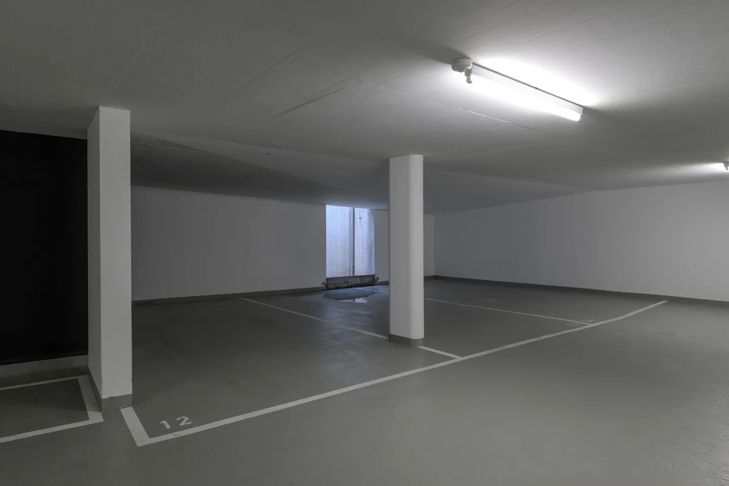 Überdachter Motorradparkplatz 1 Stück - Foto 8 von 8