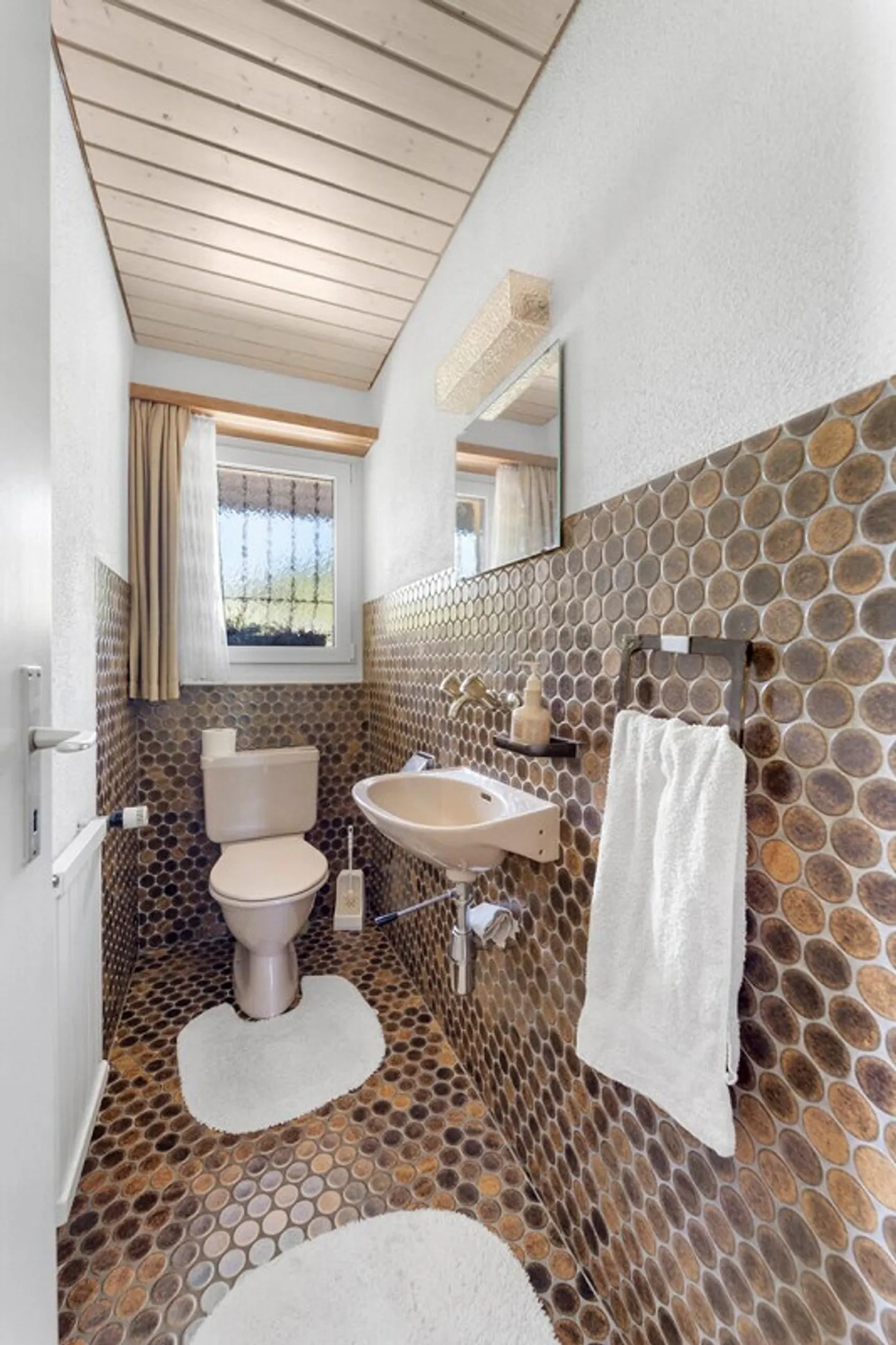 Casa con grande giardino e vista unica in posizione top a Hallau - Foto 9 di 21