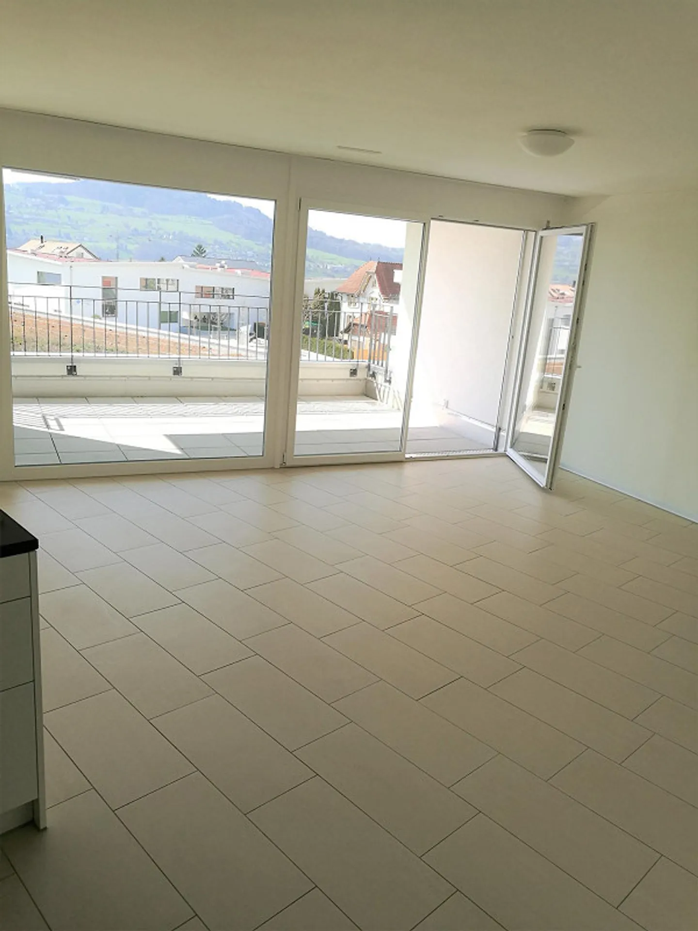 grosszügige und komfortable 3,5-.Zimmer-Wohnung im 1. OG. - Photo 3 sur 7