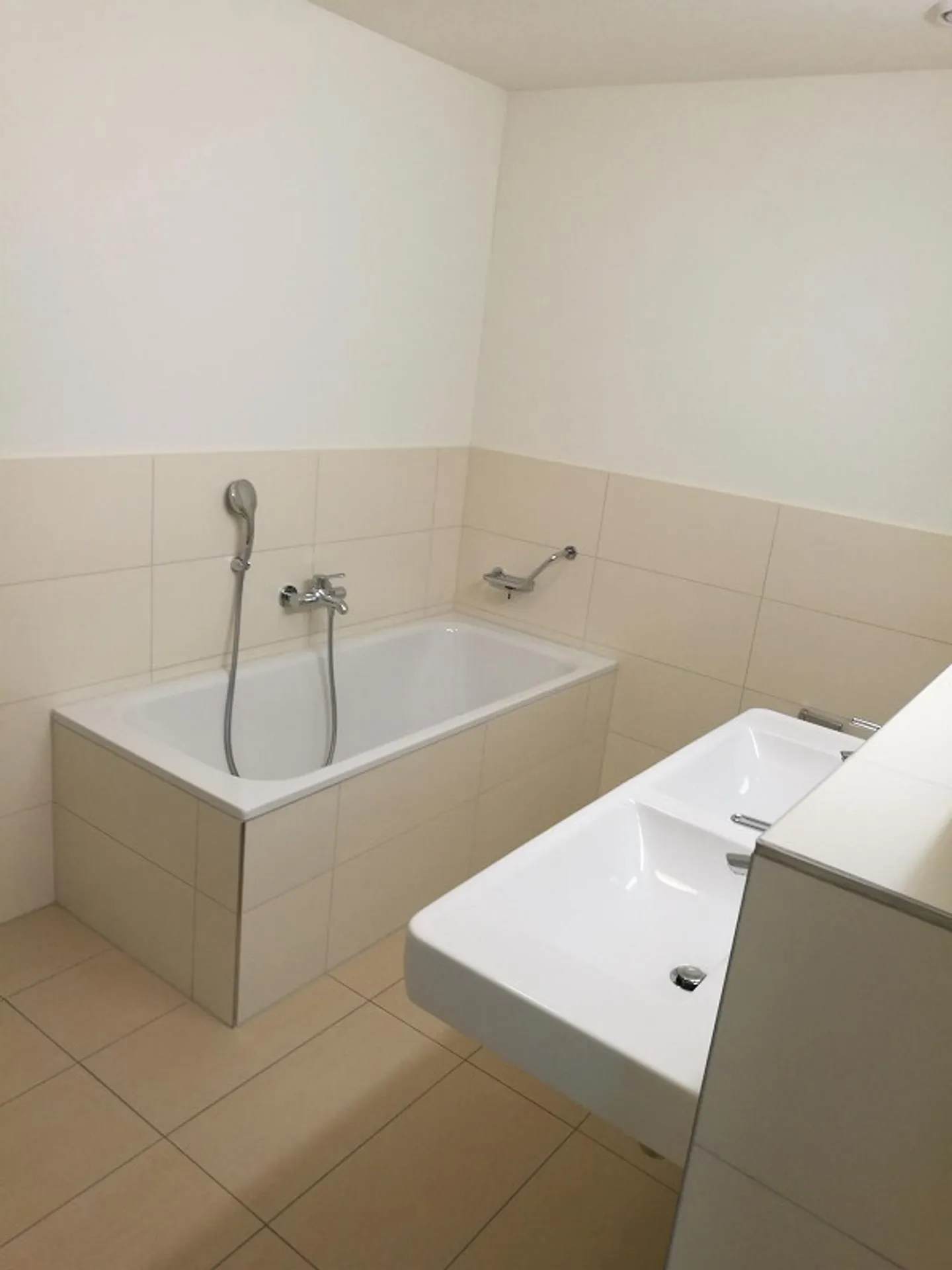 grosszügige und komfortable 3,5-.Zimmer-Wohnung im 1. OG. - Photo 5 sur 7