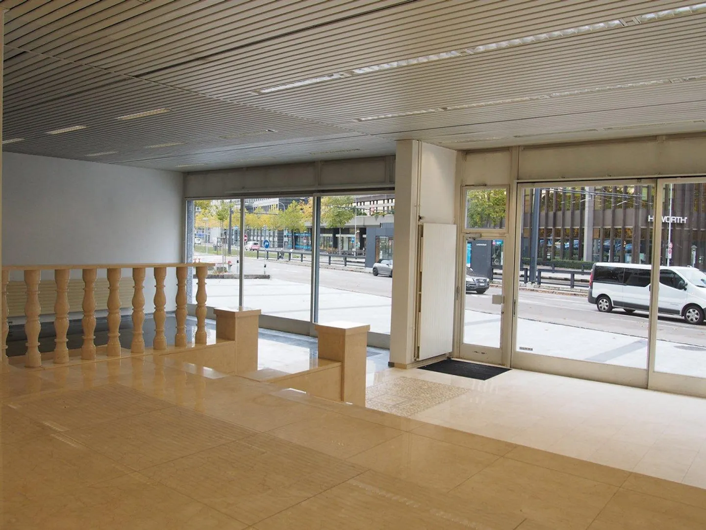 253 m² Spazio Commerciale con Alta Visibilità a Zurigo-Oerlikon - Foto 9 di 10