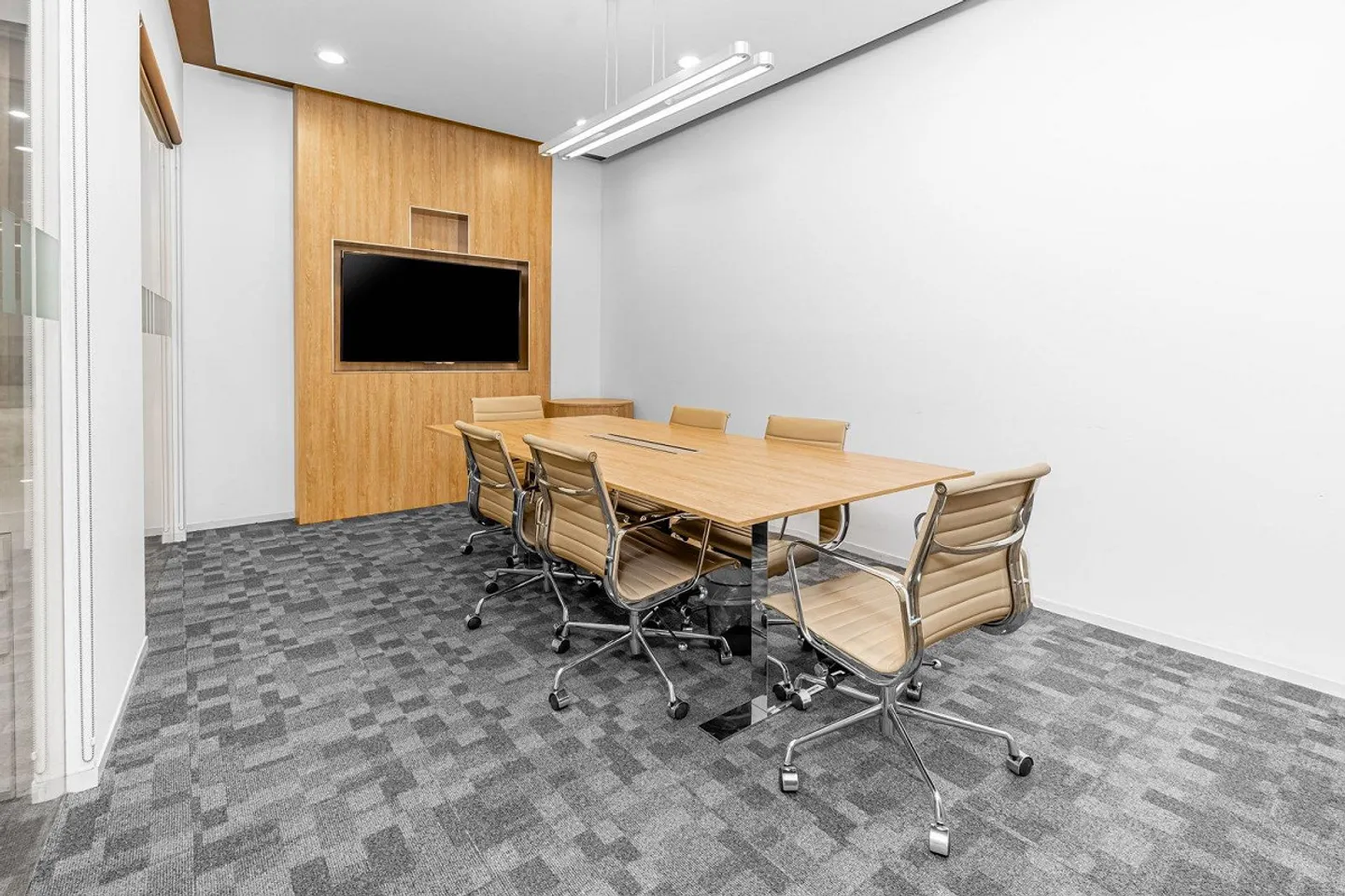 Private office space for 30 in Regus Spoom Glattpark - Photo 6 of 8