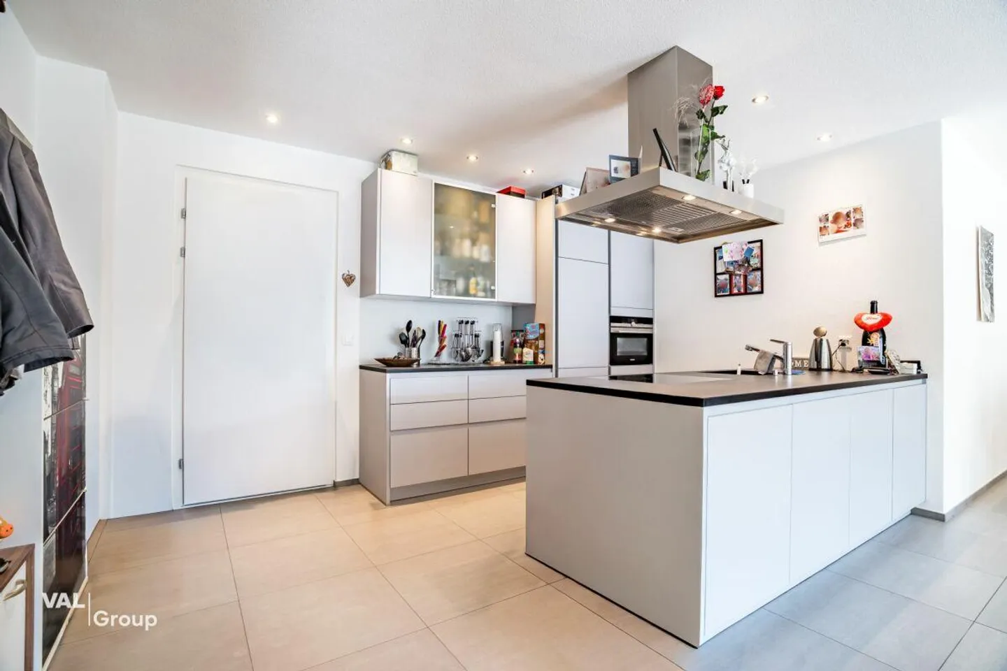 Appartement moderne avec grand balcon - Photo 1 sur 16