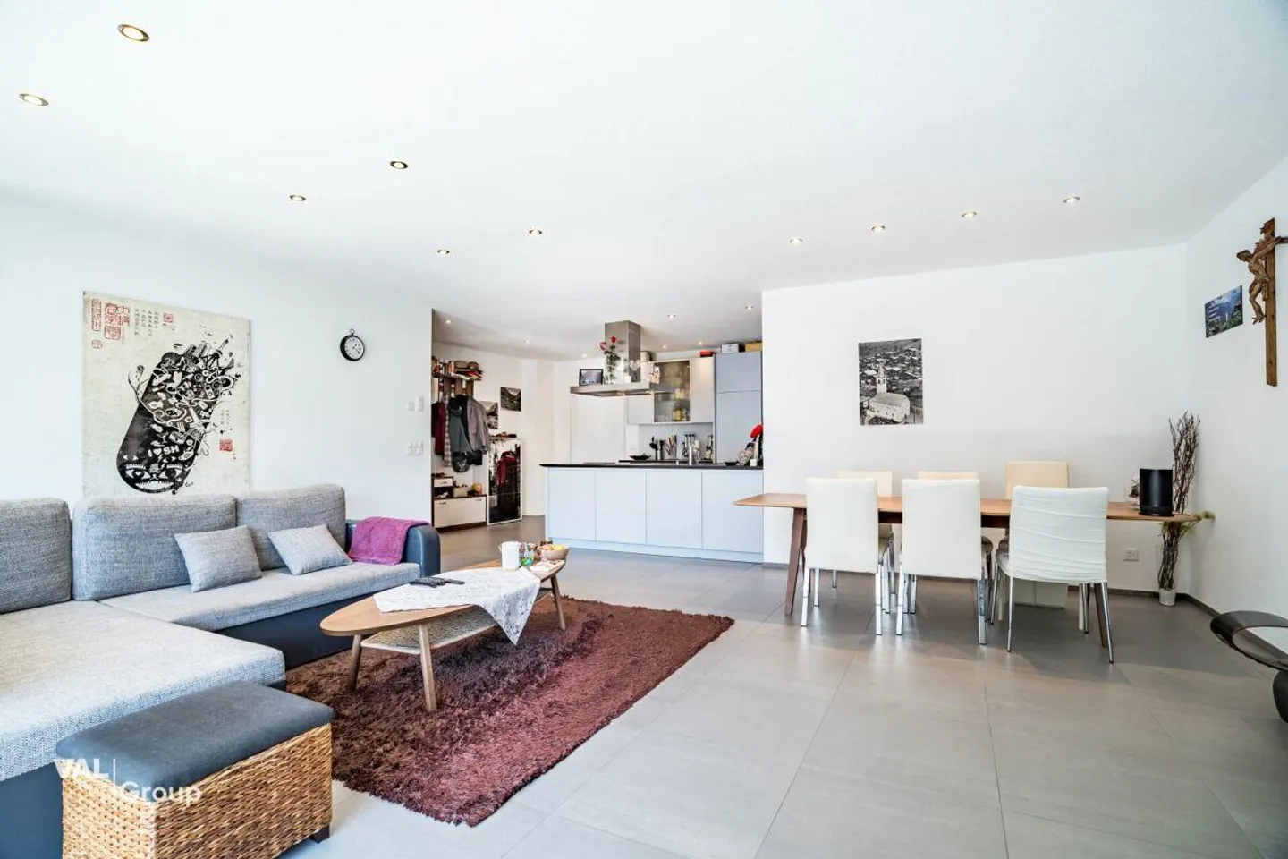 Appartement moderne avec grand balcon - Photo 2 sur 16