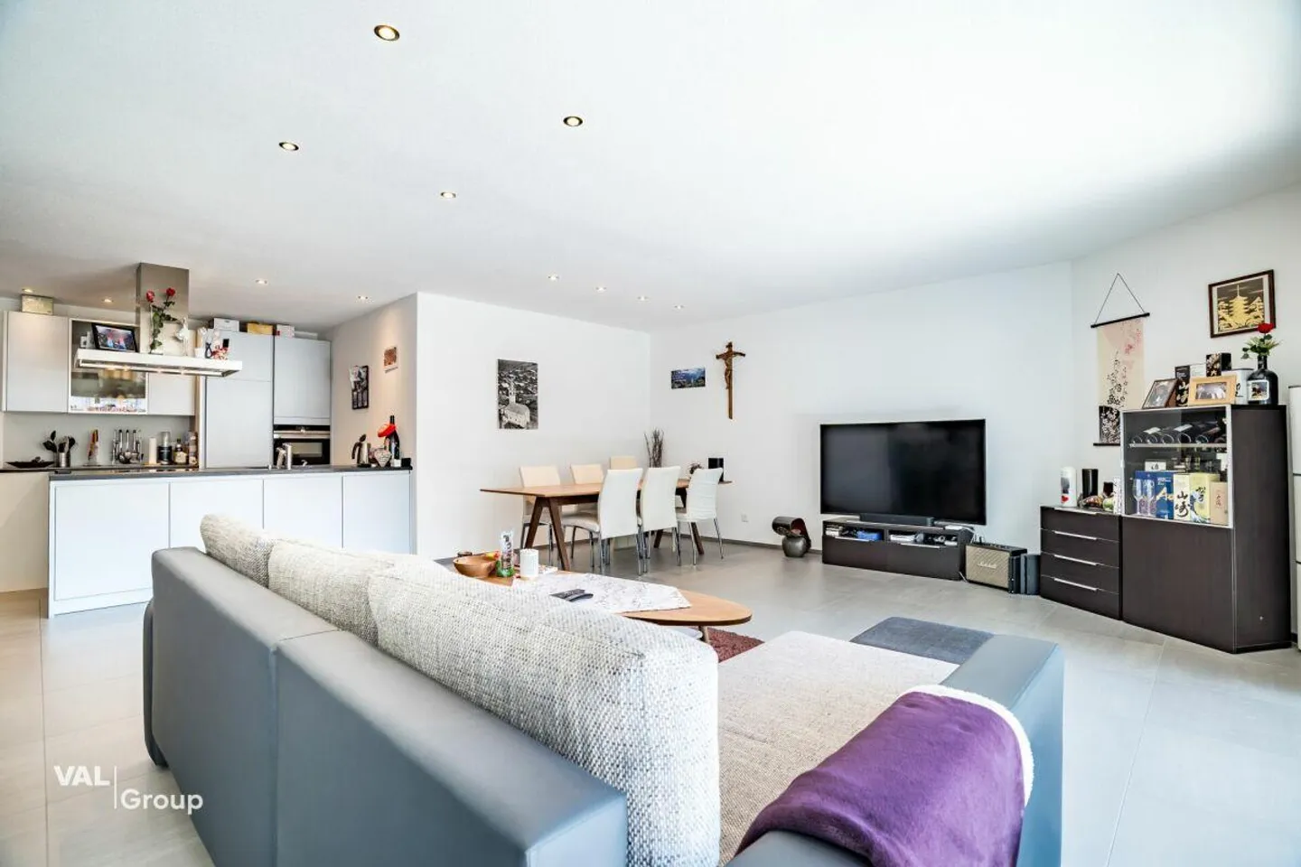 Appartement moderne avec grand balcon - Photo 3 sur 16