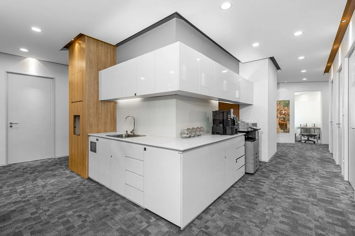 Private office space for 30 in Regus Spoom Glattpark - Photo 7 of 8