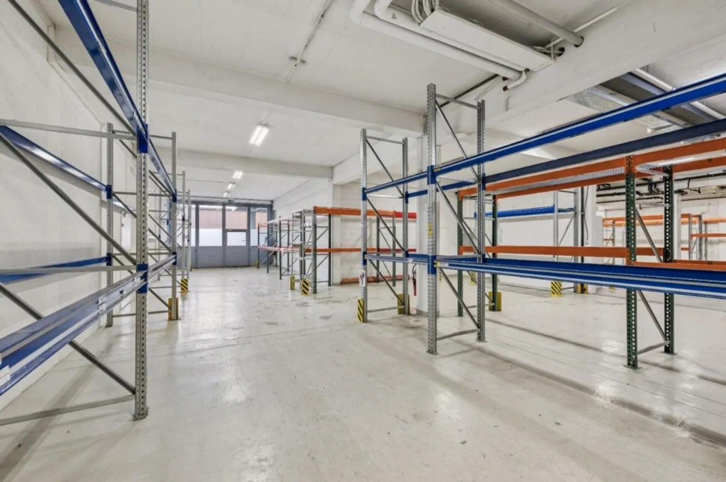 Vaud locale di stoccaggio showroom deposito archivi in affitto a Budron 600/1... - Foto 2 di 10